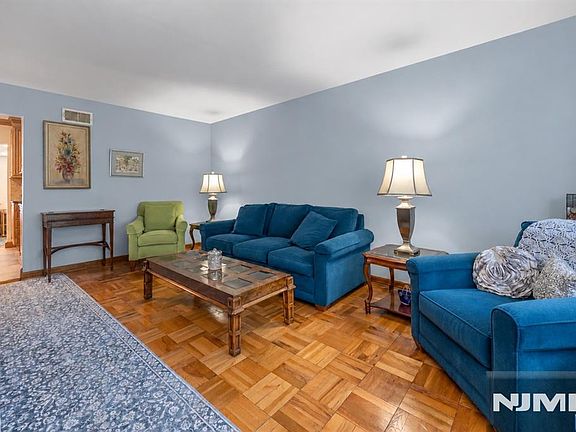 3rd image of 751 Lincoln Avenue