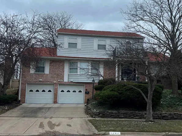 1242 San Juan Dr, Flint, MI 48504