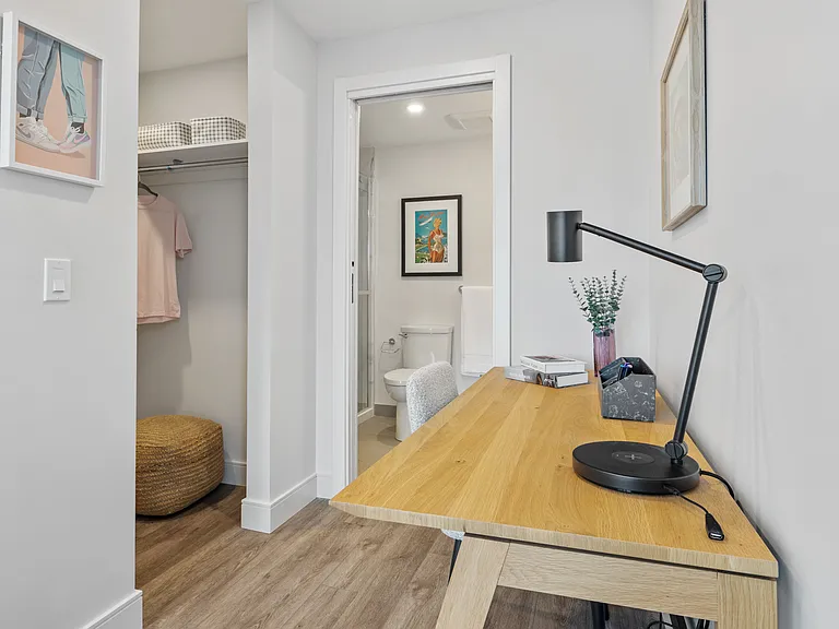 115 Champagne Ave S — Photo 24