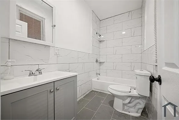 5 bed, 1800 sqft, $3,200 — Photo 3