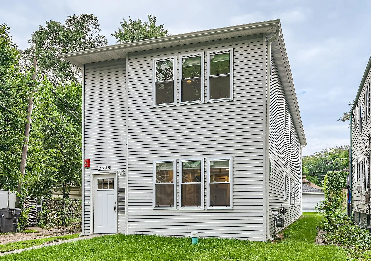 3 bed, 2000 sqft, $3,000 — Photo 1