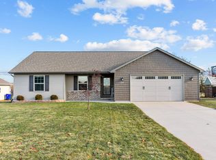 2080 Fenway Ct, Kaukauna, WI 54130