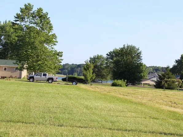 863 Santee Dr, Greensburg, IN 47240