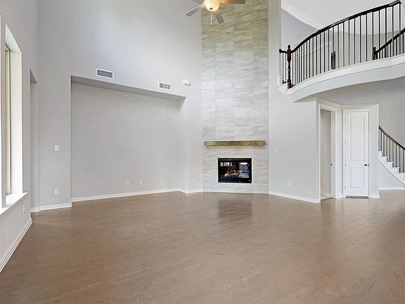 2nd image of 3316 Maplewood Dr