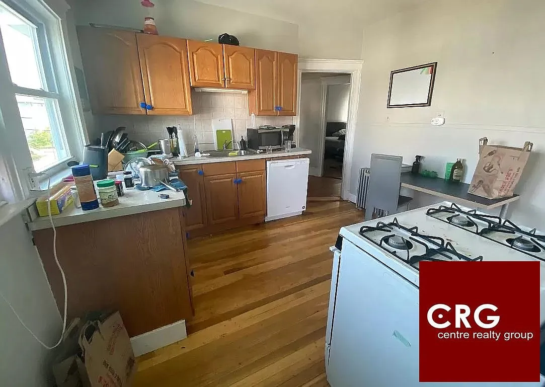4 bed, 1.0 bath, 1000 sqft, $5,200 — Photo 2