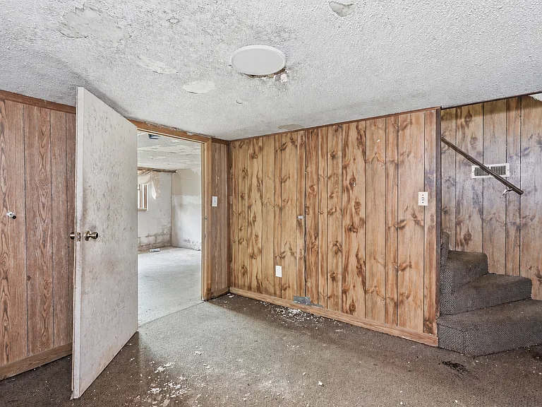 615 Macon St — Photo 8