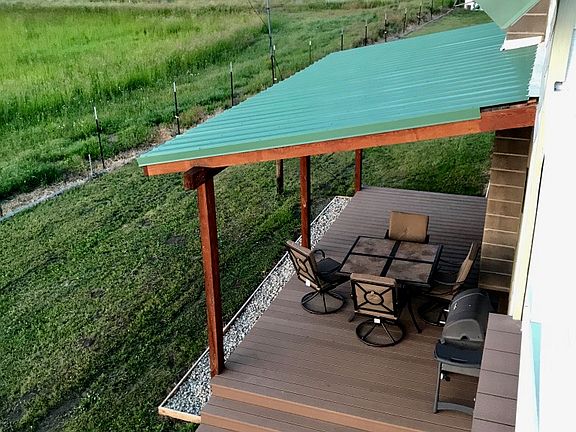 Rear deck-off dining area
