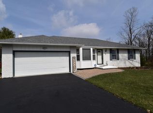 28 Imperial Dr SW, Pataskala, OH 43062