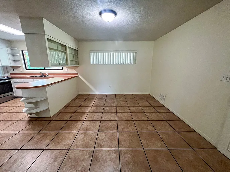 3524 NW 12th Ave — Photo 6