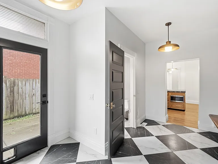 811 Monroe St — Photo 19