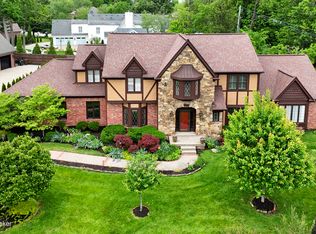 8911 Linn Station Rd, Hurstbourne, KY 40222