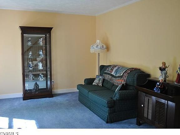 5th image of 9195 Royal Grant Dr