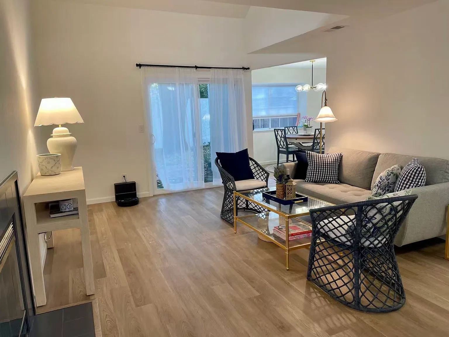 2 bed, 2.5 bath, 1328 sqft, $4,600 — Photo 3