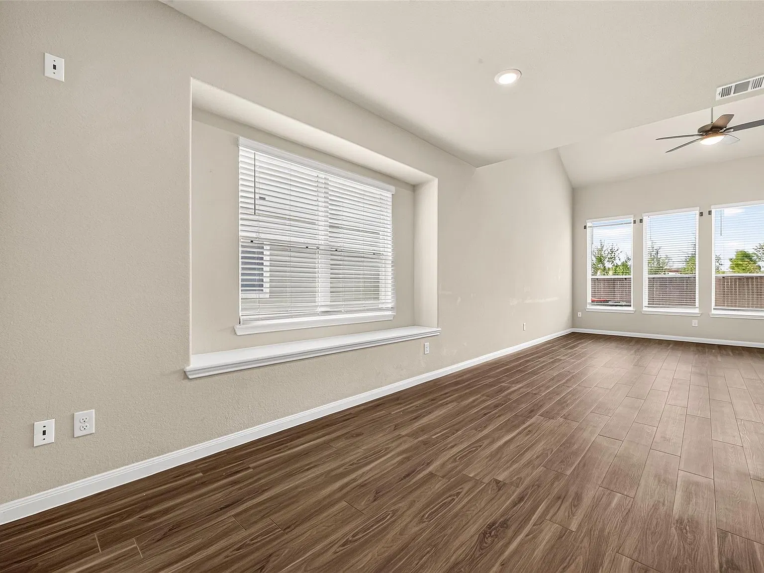 4 bed, 2.5 bath, 2127 sqft, $2,550 — Photo 3