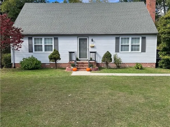 212 Academy Ave, Blackstone, VA 23824