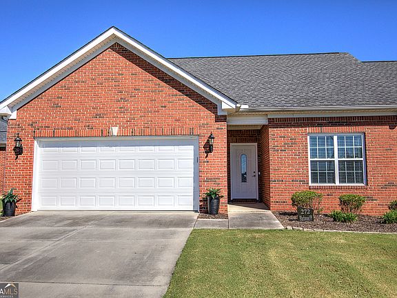 2nd image of 272 Blackwood Pl SE