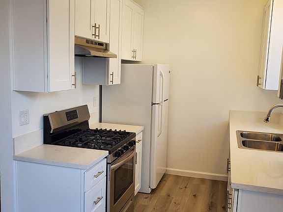 3rd image of 1422 N Martel Ave APT 2