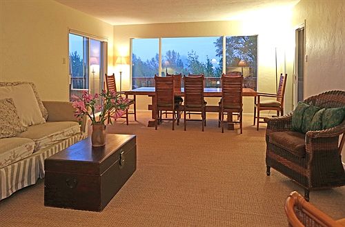 Living Room/ Dinning
        Room