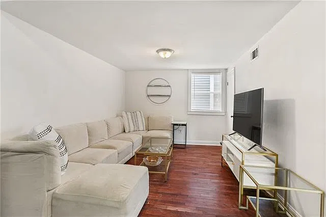 4 bed, 2.0 bath, 1150 sqft, $3,800 — Photo 3