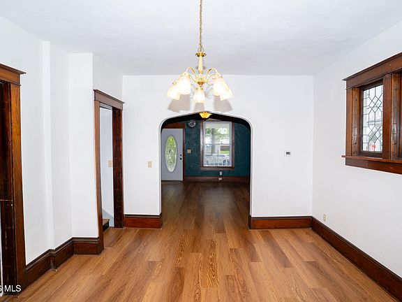 5th image of 705 Perry St