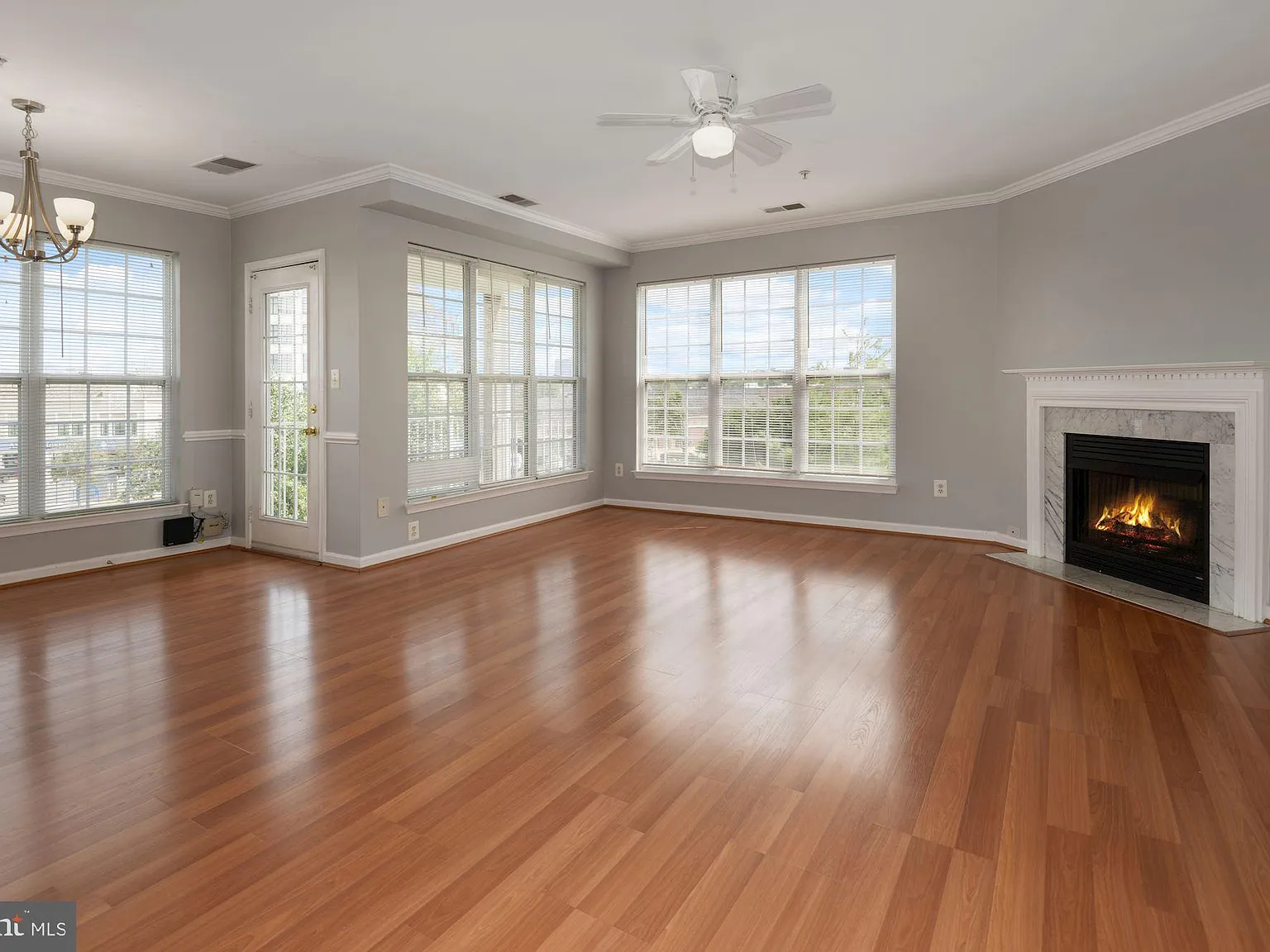 2 bed, 2.5 bath, 1215 sqft, $2,450 — Photo 2