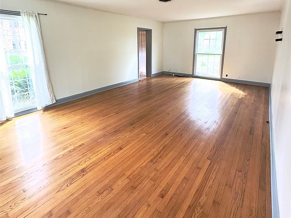 5th image of 2625 Gladys Ave
