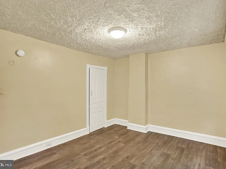 234 W Douglass St — Photo 25