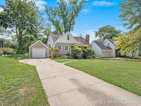 2nd image of 2550 Elmwood Dr SE