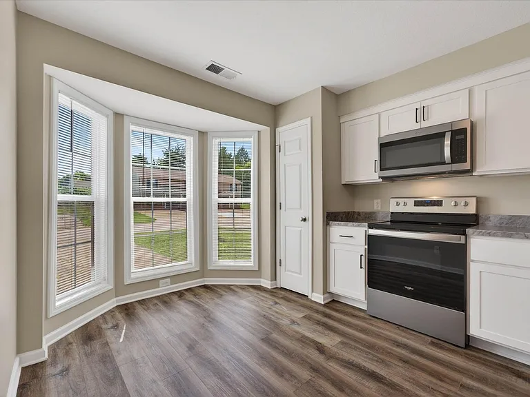 2072 Tynewood Dr — Photo 9