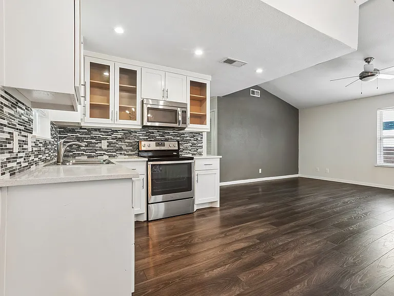 4523 Avenue H #A — Photo 4