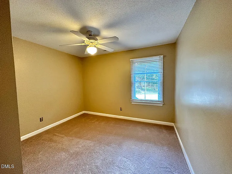 1012 Sturbridge Dr — Photo 19