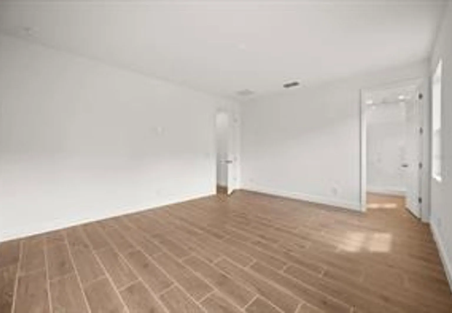 4 bed, 3.0 bath, 2386 sqft, $2,900 — Photo 3