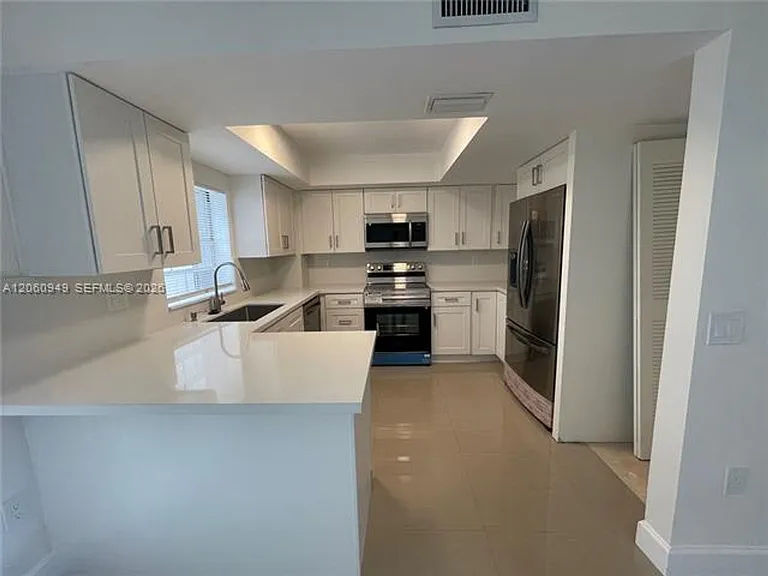 12370 SW 52nd Pl #Townhouse 12370 — Photo 7