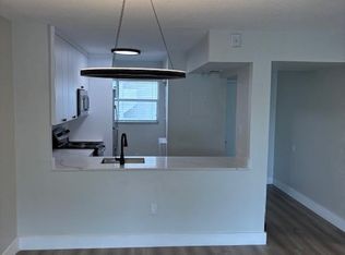 8881 Fontainebleau Blvd APT 301, Miami, FL 33172