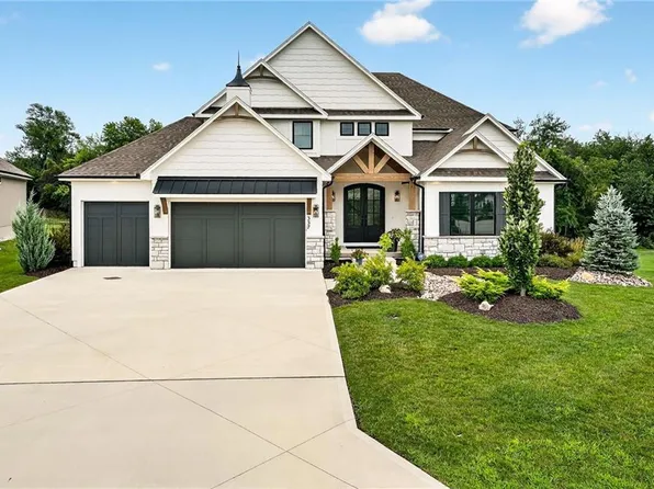 337 NW Ambersham Dr, Lees Summit, MO 64081