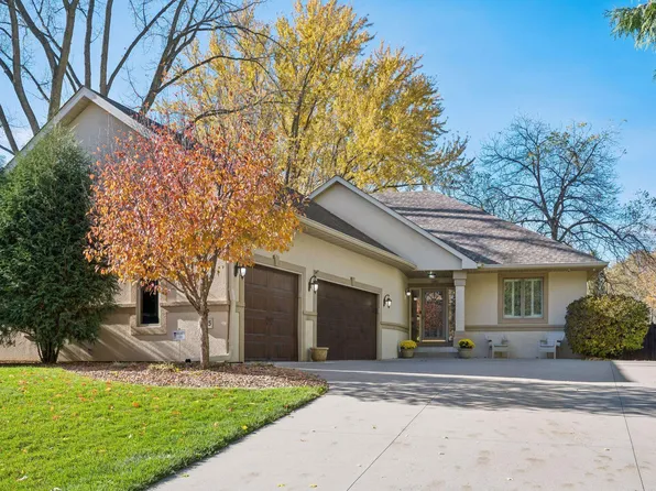 445 Niagara Ln N, Plymouth, MN 55447