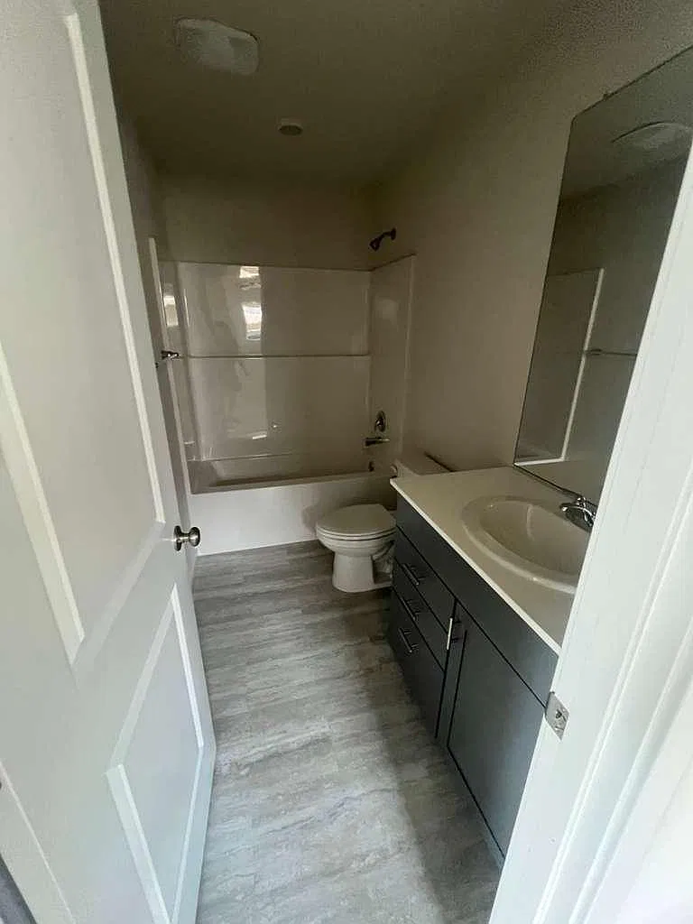 4 bed, 1484 sqft, $2,100 — Photo 2