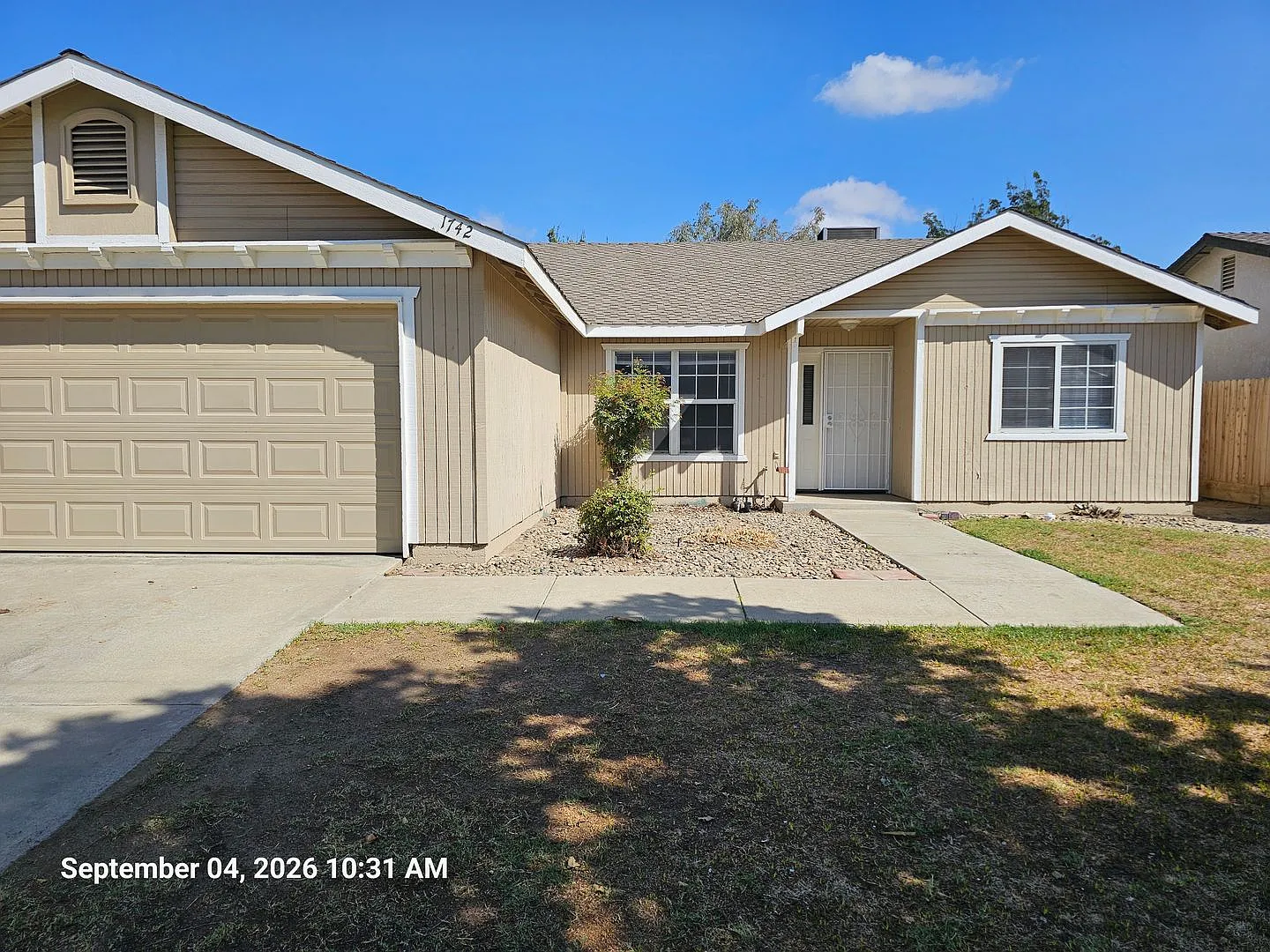1742levi — Photo 1