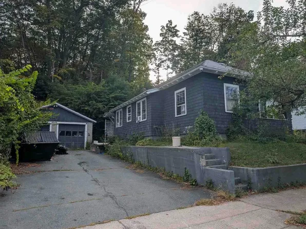 33 Green St, Bellows Falls, VT 05101