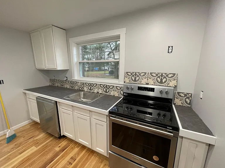 1890 Castle Dr — Photo 5