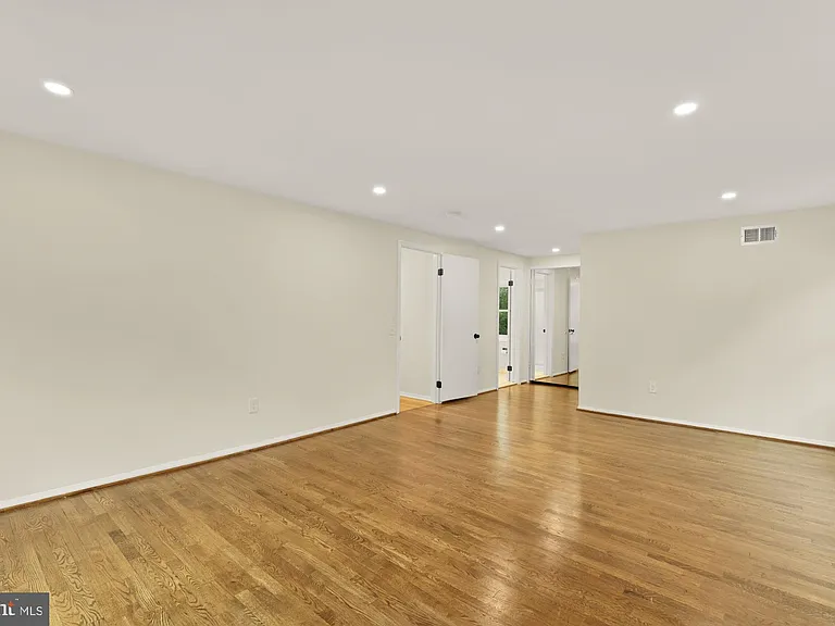 8416 Fox Run — Photo 41