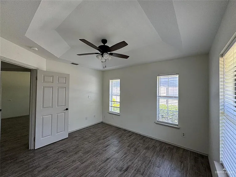 918 Stonehaven Blvd — Photo 4