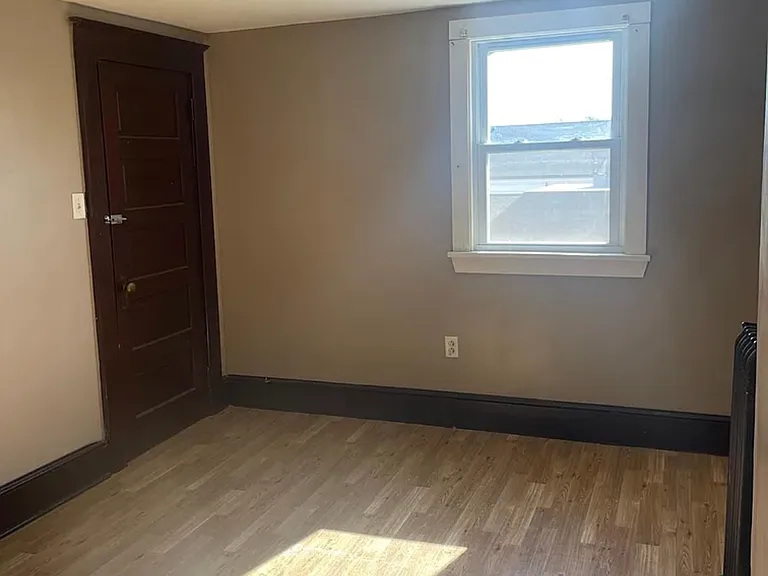 191 S Maple Ave — Photo 9