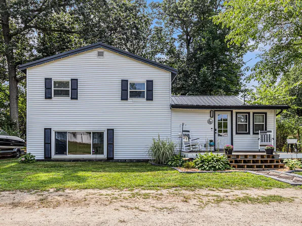 37057 Marrion Ct, Paw Paw, MI 49079