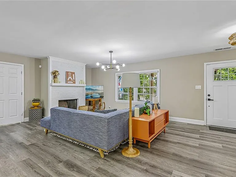 3898 Skidmore Dr — Photo 8
