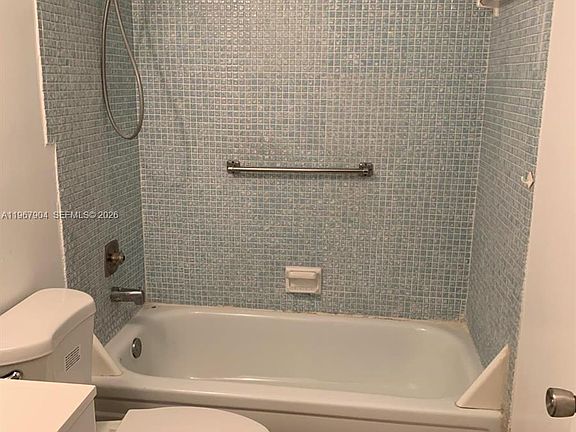 4th image of 475 Fanshaw Way #L