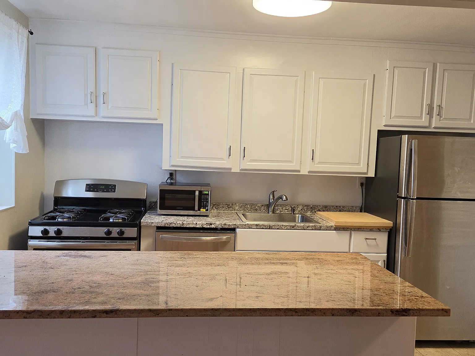 1 bed, 676 sqft, $1,990 — Photo 4