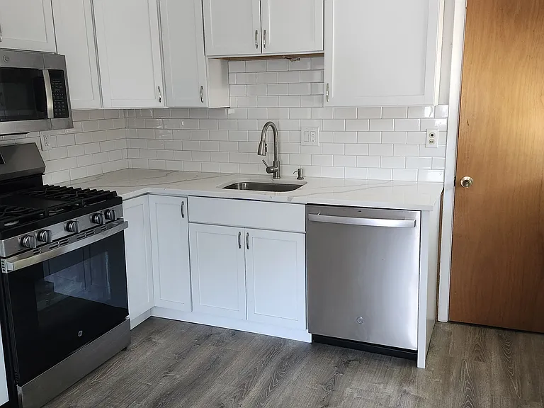 128 Worth Ave — Photo 8