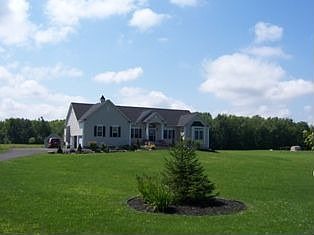 Spacious Front Yard