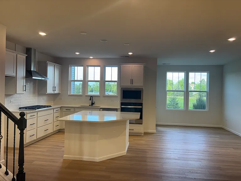 24434 W Alexis Ln — Photo 3